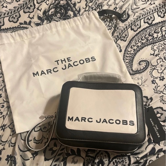 Marc Jacobs Handbags - Marc jacobs box bag